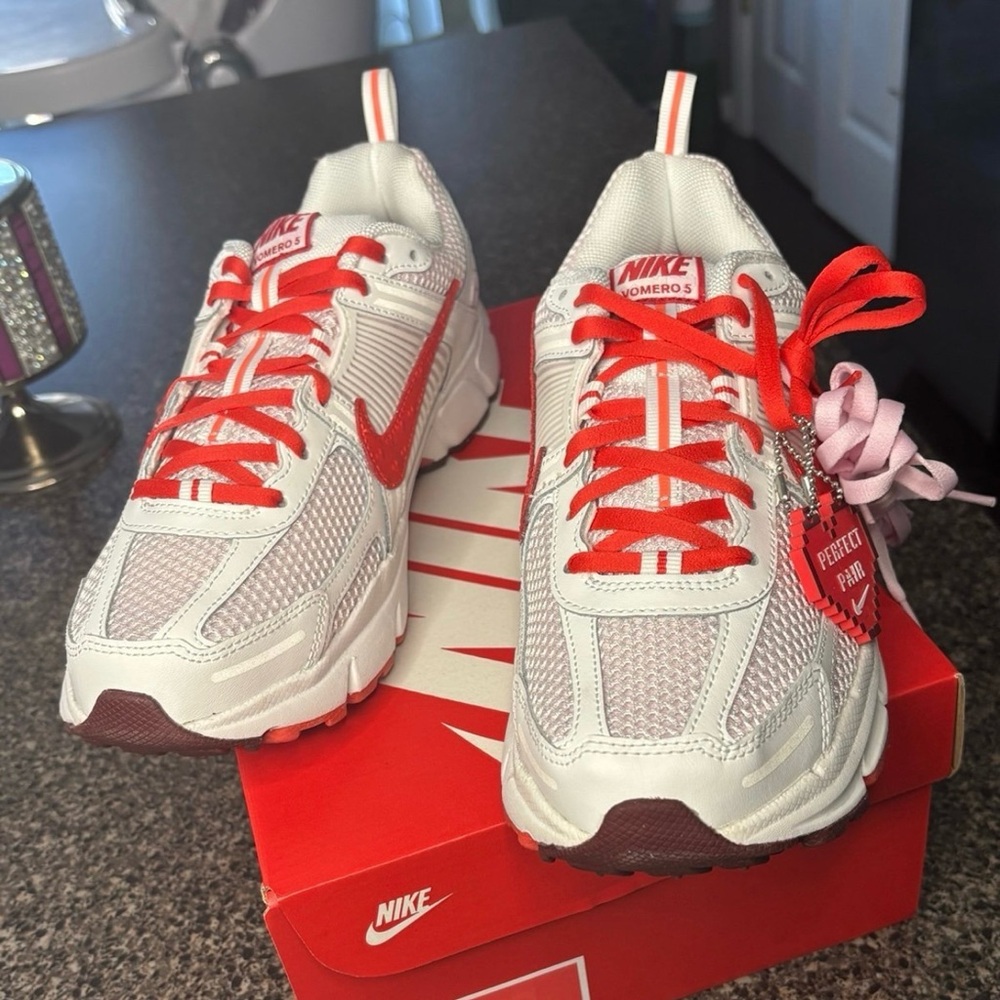 Nike Vomero’s- Size 8.5. Valentines Day Edition